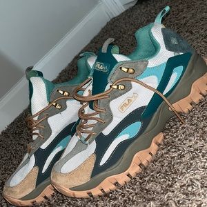 Size 11 fila hiking shoe, brand new